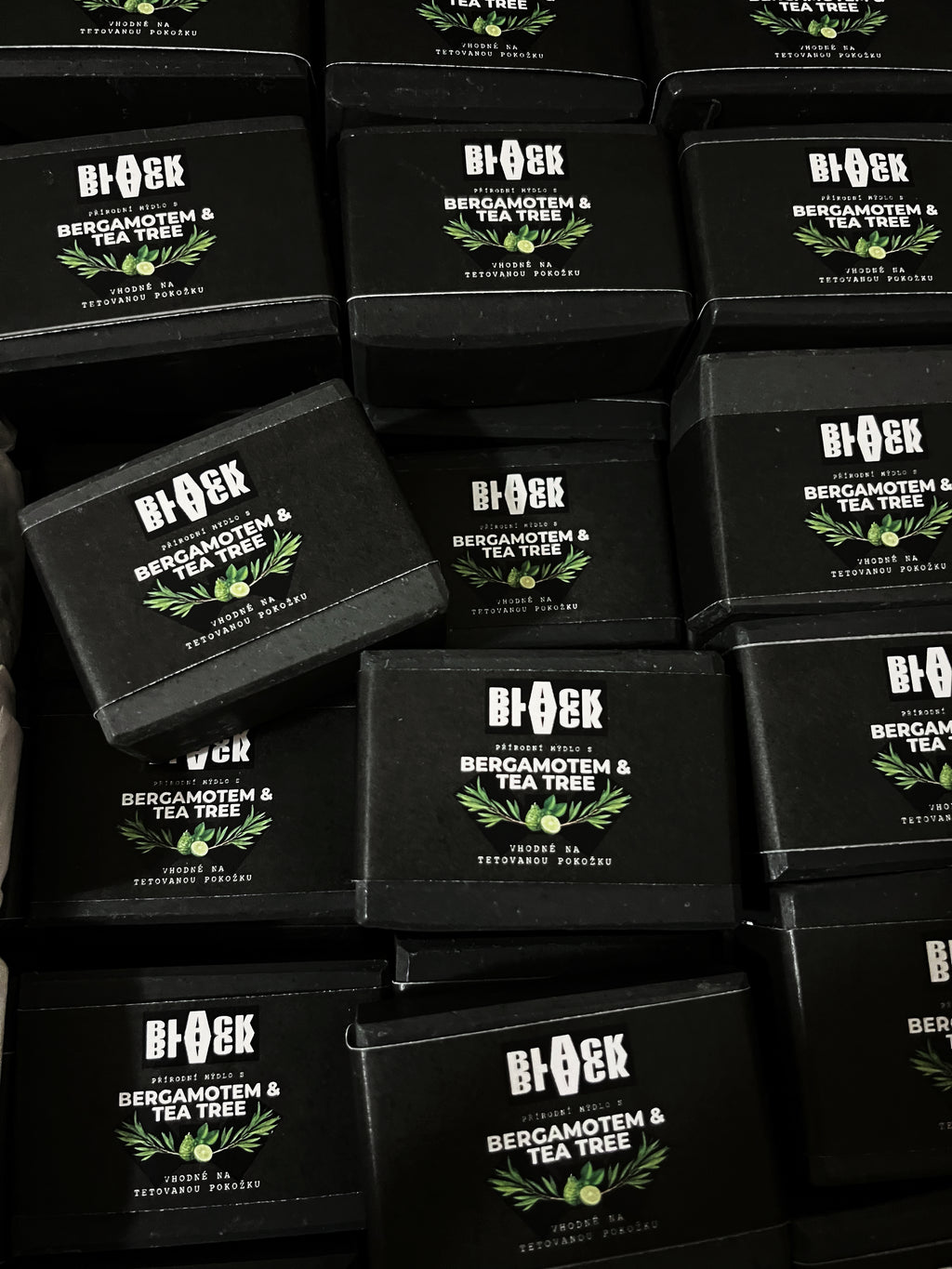 ČERNÉ MÝDLO na tetovanou pokožku