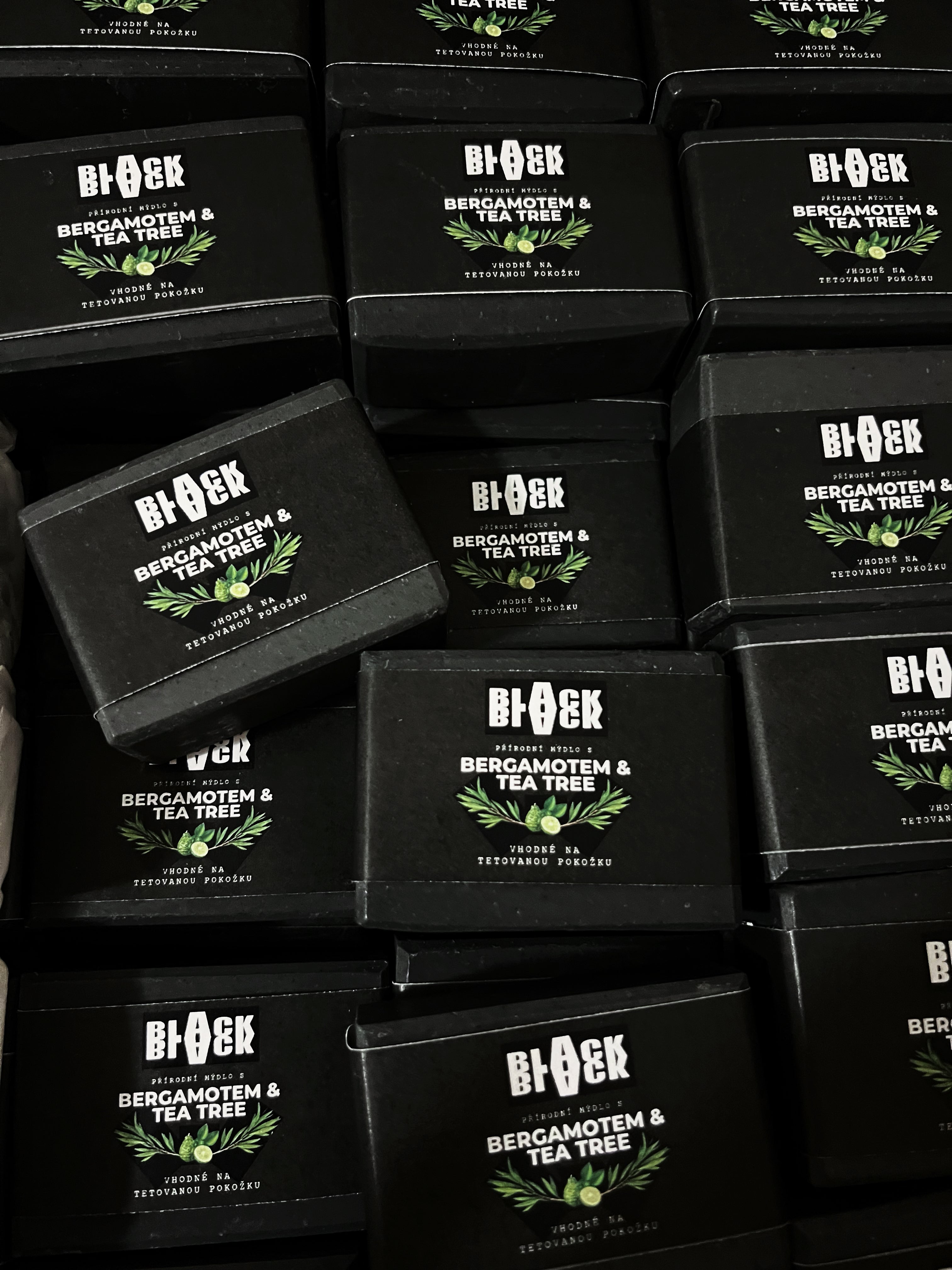 ČERNÉ MÝDLO na tetovanou pokožku