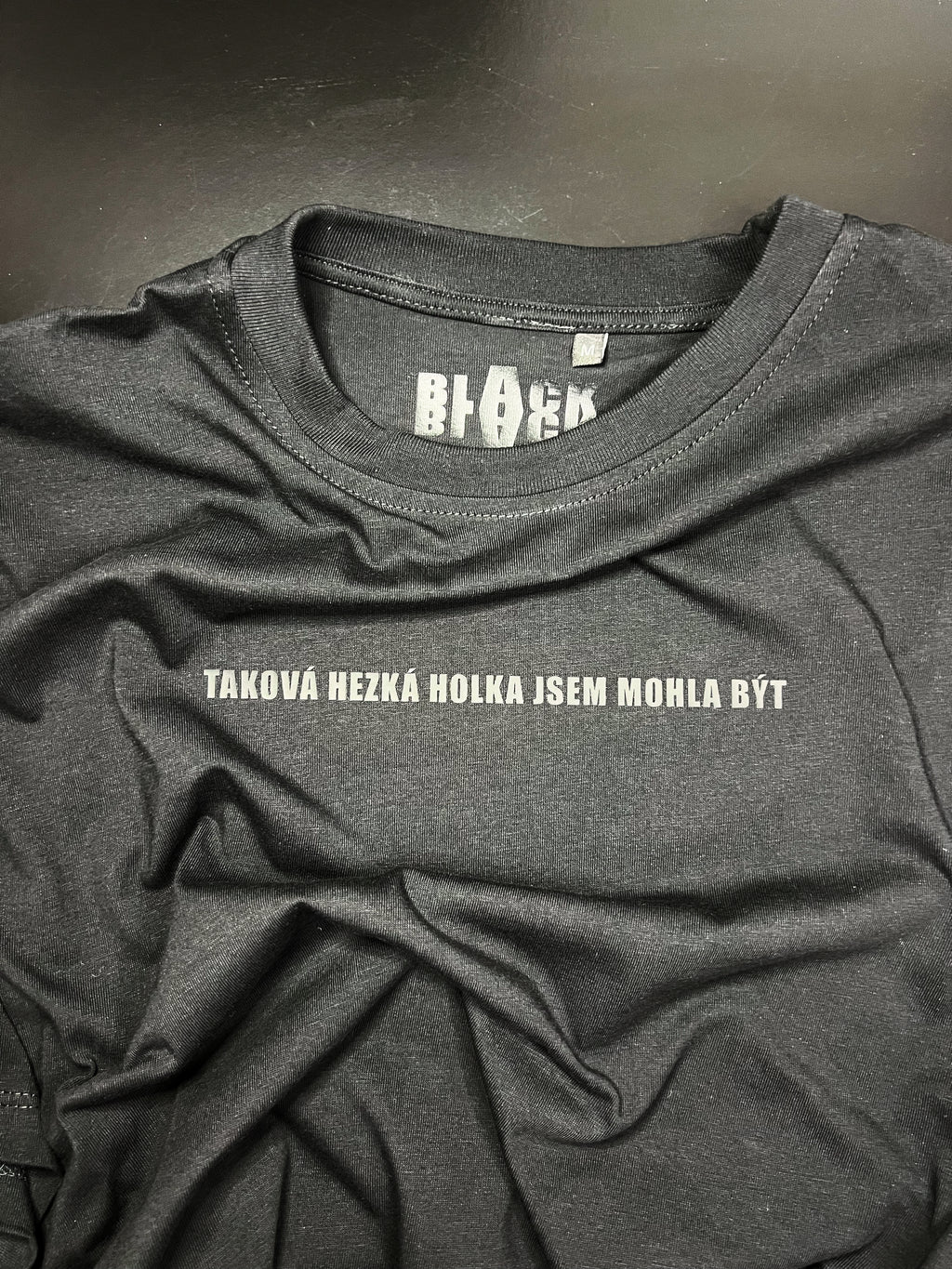 TAKOVÁ HEZKÁ HOLKA JSEM MOHLA BÝT tričko