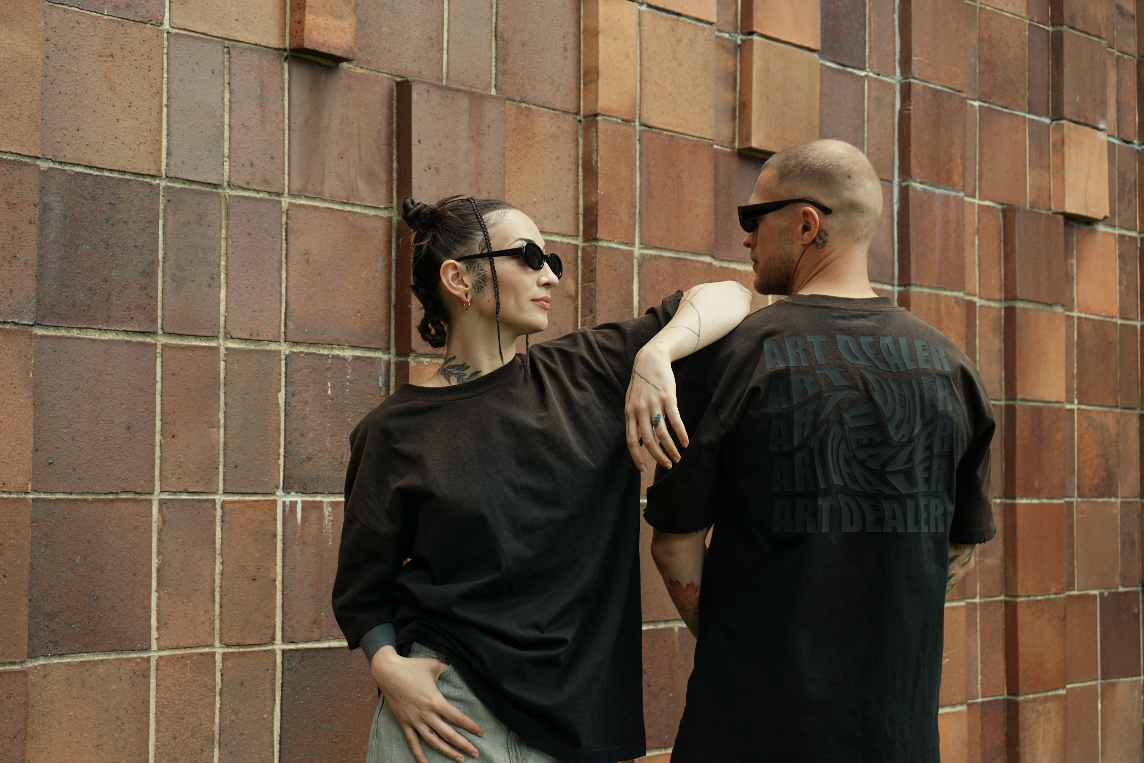 ART DEALER washed out černé triko