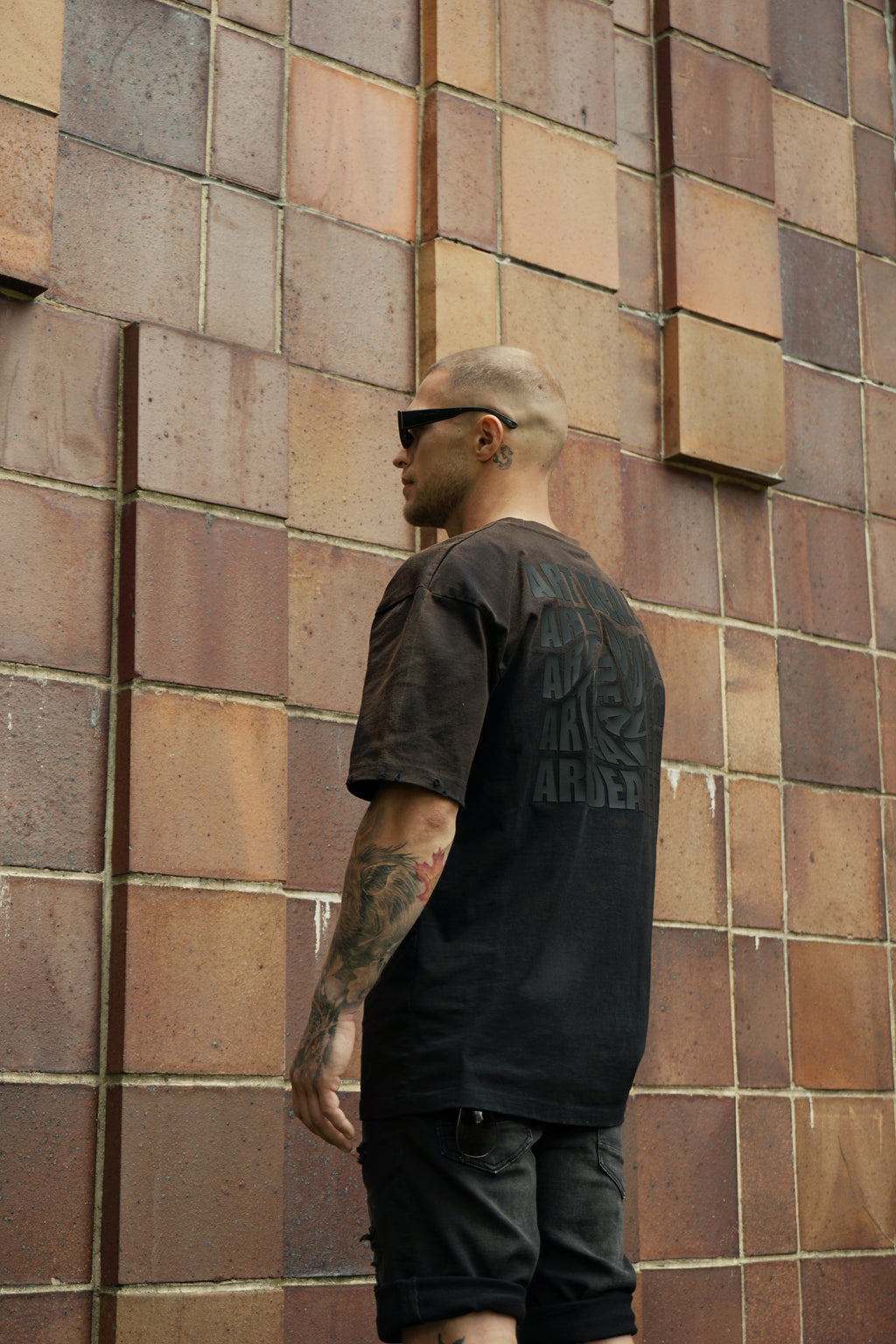 ART DEALER washed out černé triko