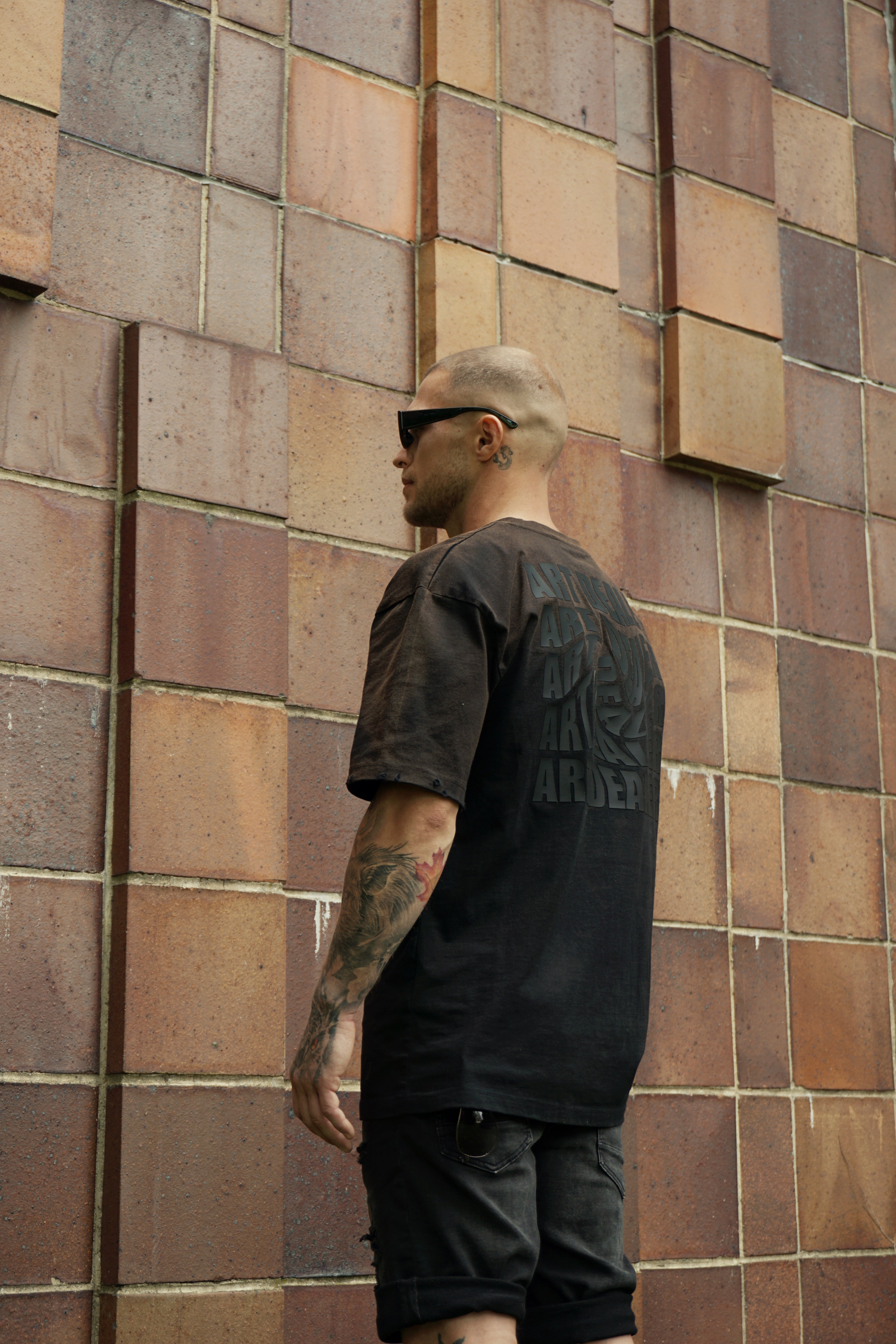 ART DEALER washed out černé triko