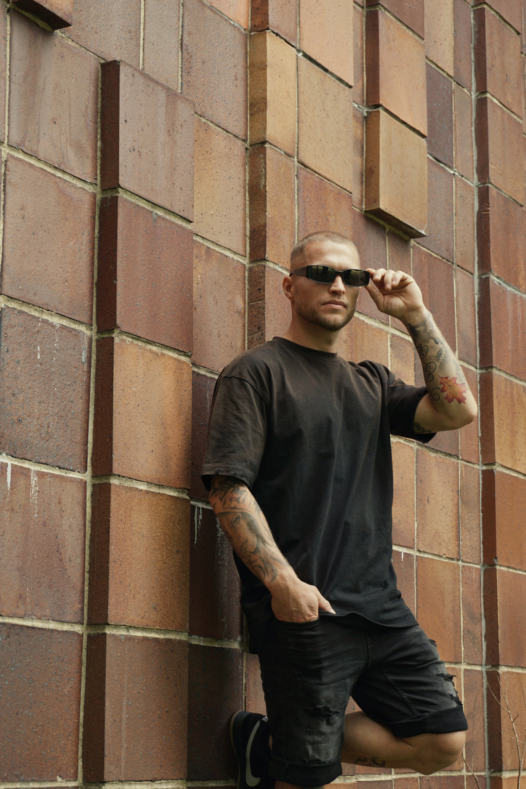 ART DEALER washed out černé triko